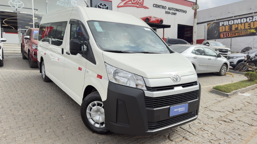 Toyota HIACE 2.8 D-4D TURBO DIESEL MINIBUS 15+1 DX AUTOMÁTICO 4