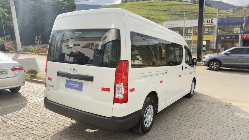Toyota HIACE 2.8 D-4D TURBO DIESEL MINIBUS 15+1 DX AUTOMÁTICO 8