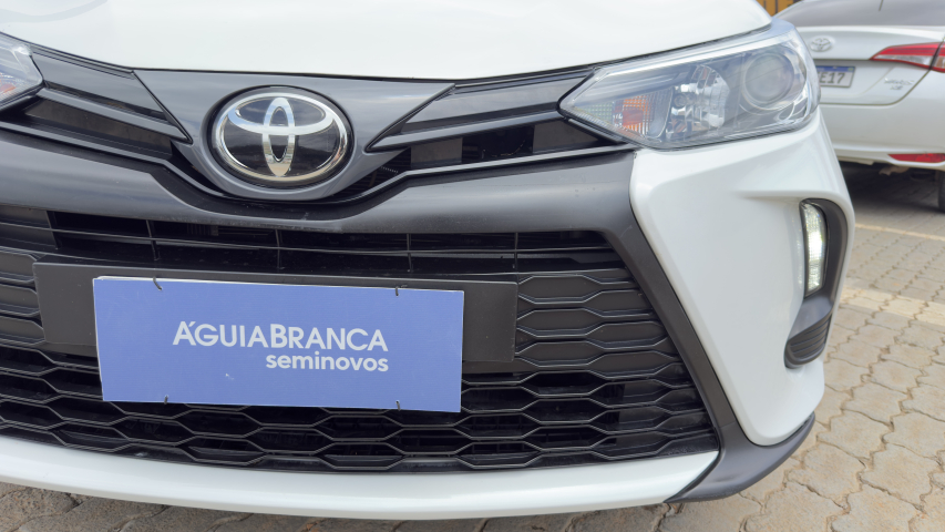 Toyota YARIS 1.5 16V FLEX SEDAN XS MULTIDRIVE 3