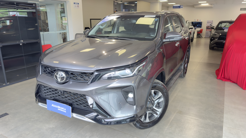 Toyota HILUX SW4 2.8 D-4D TURBO DIESEL SRX PLATINUM 4X4 AUTOMÁTICO