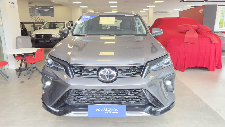 Toyota HILUX SW4 2.8 D-4D TURBO DIESEL SRX PLATINUM 4X4 AUTOMÁTICO 3