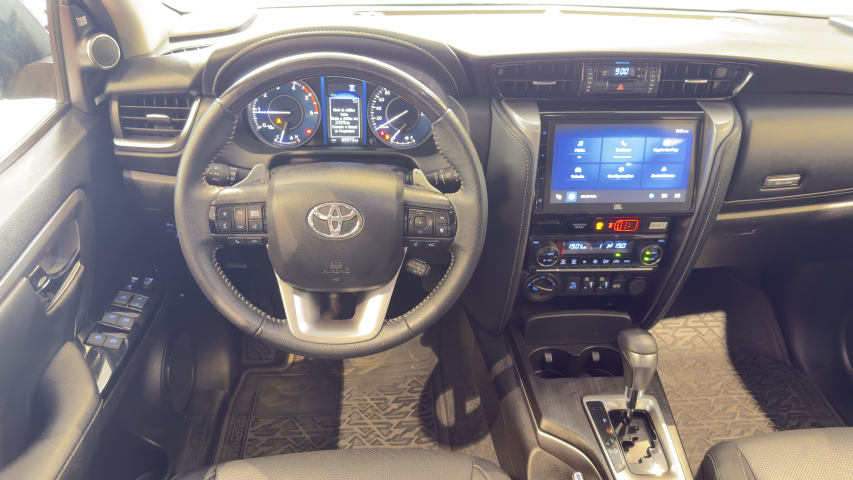 Toyota HILUX SW4 2.8 D-4D TURBO DIESEL SRX PLATINUM 4X4 AUTOMÁTICO 13
