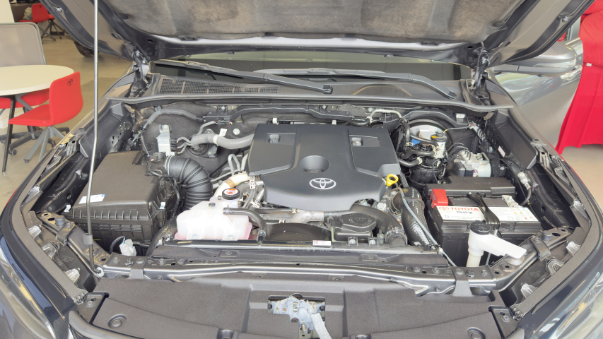 Toyota HILUX SW4 2.8 D-4D TURBO DIESEL SRX PLATINUM 4X4 AUTOMÁTICO 6