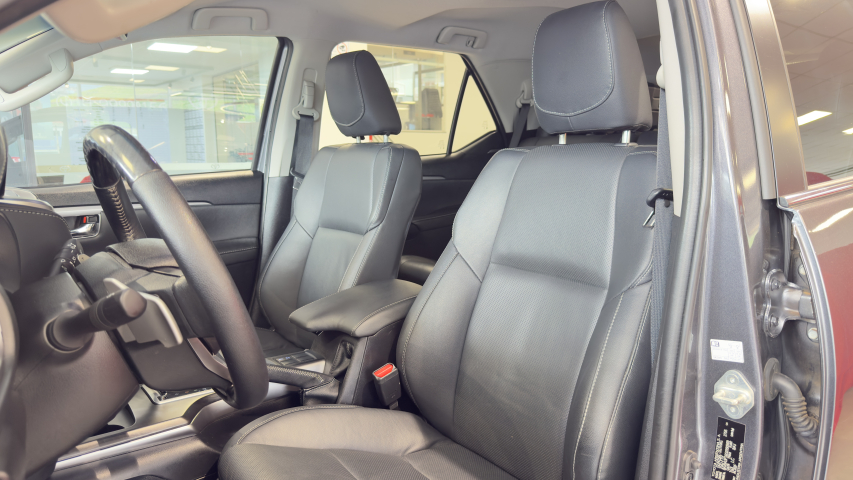Toyota HILUX SW4 2.8 D-4D TURBO DIESEL SRX PLATINUM 4X4 AUTOMÁTICO 18