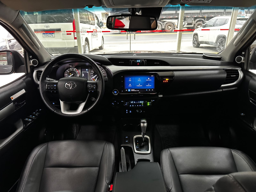 Toyota HILUX 2.8 D-4D TURBO DIESEL CD SRX 4X4 AUTOMÁTICO 10
