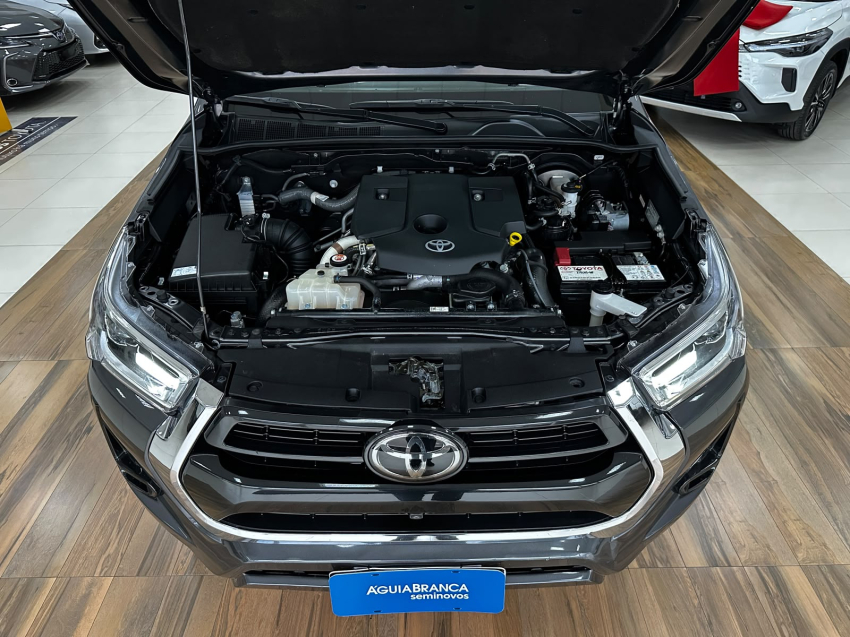 Toyota HILUX 2.8 D-4D TURBO DIESEL CD SRX 4X4 AUTOMÁTICO 4
