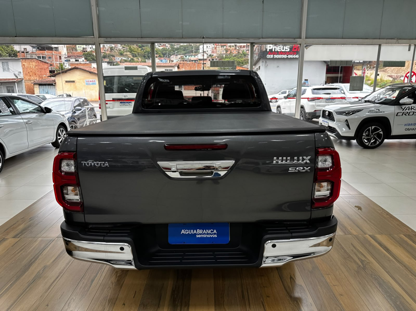 Toyota HILUX 2.8 D-4D TURBO DIESEL CD SRX 4X4 AUTOMÁTICO 6