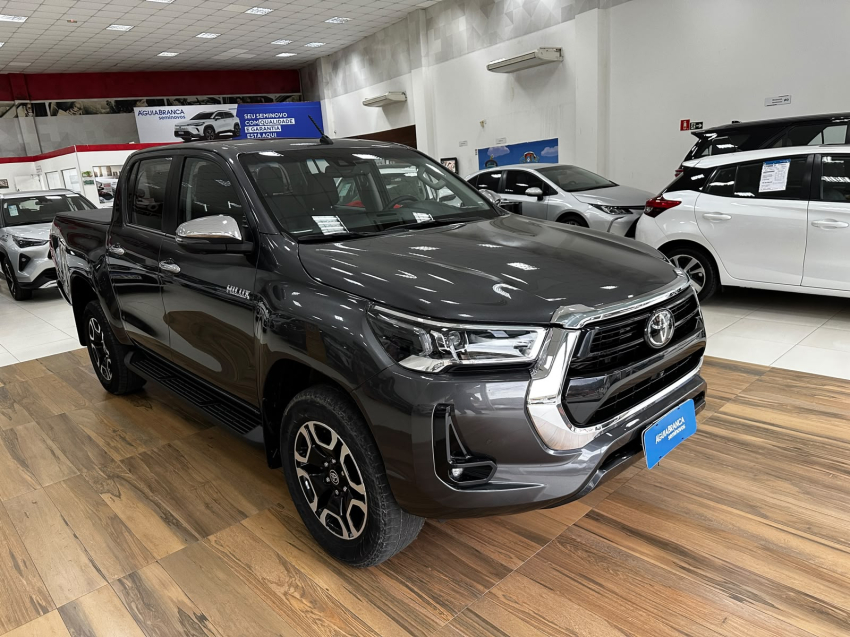 Toyota HILUX 2.8 D-4D TURBO DIESEL CD SRX 4X4 AUTOMÁTICO 3