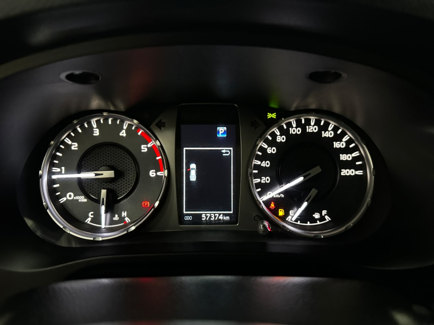 Toyota HILUX 2.8 D-4D TURBO DIESEL CD SRX 4X4 AUTOMÁTICO 9