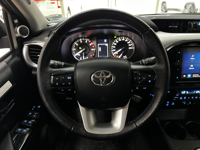 Toyota HILUX 2.8 D-4D TURBO DIESEL CD SRX 4X4 AUTOMÁTICO 11