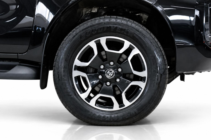 Toyota HILUX 2.8 D-4D TURBO DIESEL CD SRX 4X4 AUTOMÁTICO 2