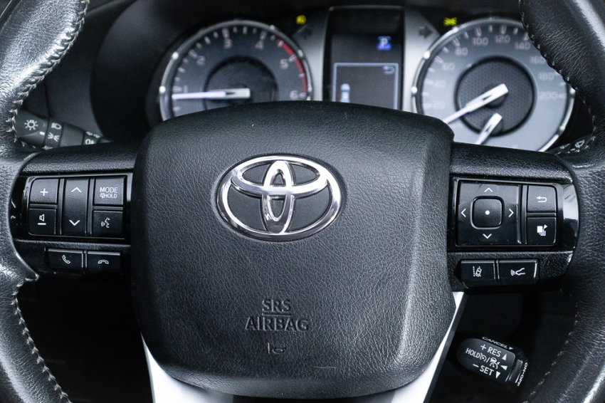 Toyota HILUX 2.8 D-4D TURBO DIESEL CD SRX 4X4 AUTOMÁTICO 16