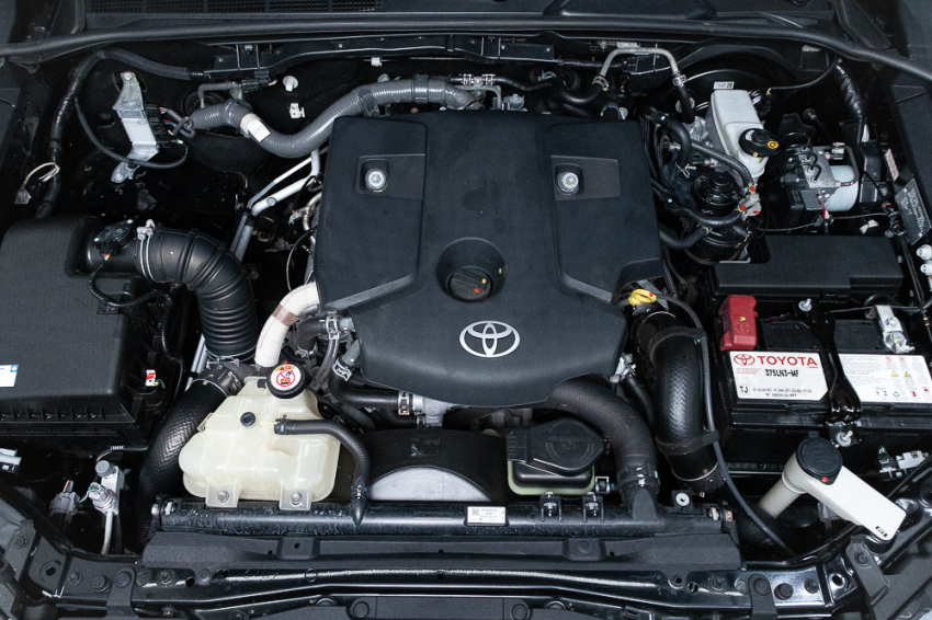 Toyota HILUX 2.8 D-4D TURBO DIESEL CD SRX 4X4 AUTOMÁTICO 6