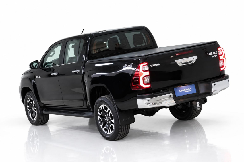 Toyota HILUX 2.8 D-4D TURBO DIESEL CD SRX 4X4 AUTOMÁTICO 7