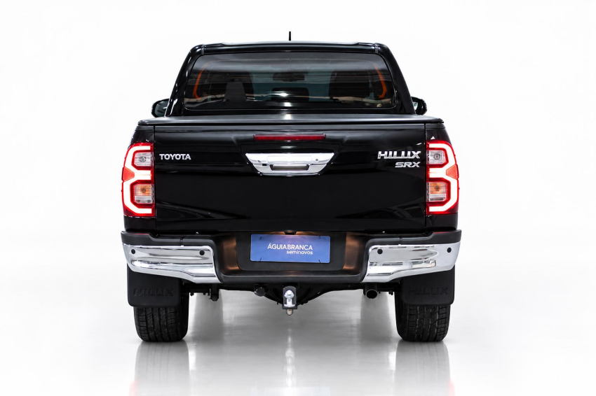 Toyota HILUX 2.8 D-4D TURBO DIESEL CD SRX 4X4 AUTOMÁTICO 9