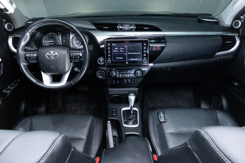 Toyota HILUX 2.8 D-4D TURBO DIESEL CD SRX 4X4 AUTOMÁTICO 14