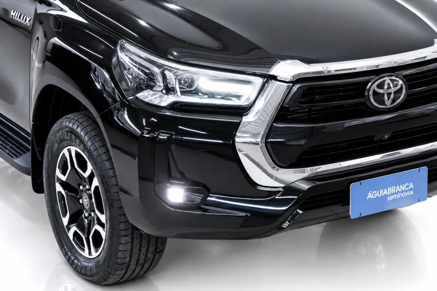 Toyota HILUX 2.8 D-4D TURBO DIESEL CD SRX 4X4 AUTOMÁTICO 4