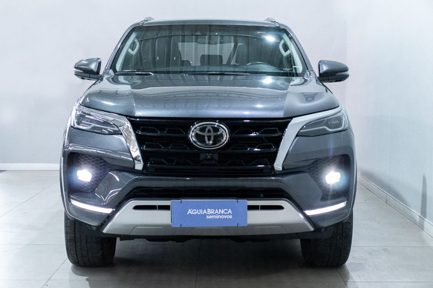 Toyota HILUX SW4 2.8 D-4D TURBO DIESEL SRX 7L 4X4 AUTOMÁTICO 3