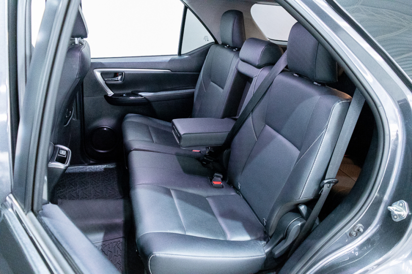 Toyota HILUX SW4 2.8 D-4D TURBO DIESEL SRX 7L 4X4 AUTOMÁTICO 25