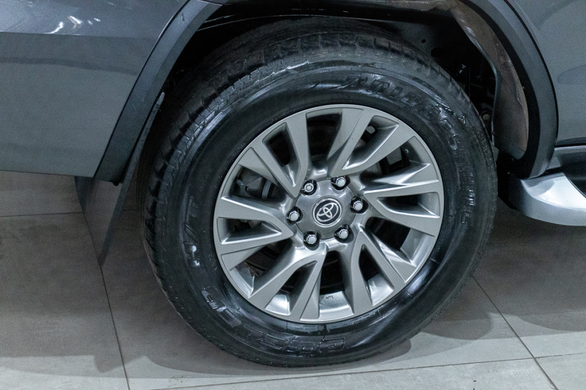 Toyota HILUX SW4 2.8 D-4D TURBO DIESEL SRX 7L 4X4 AUTOMÁTICO 2