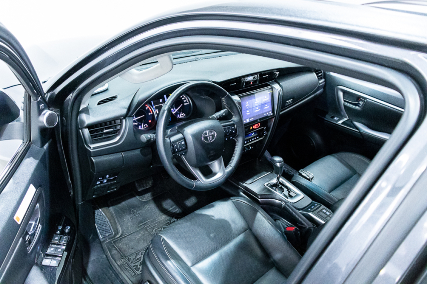 Toyota HILUX SW4 2.8 D-4D TURBO DIESEL SRX 7L 4X4 AUTOMÁTICO 15