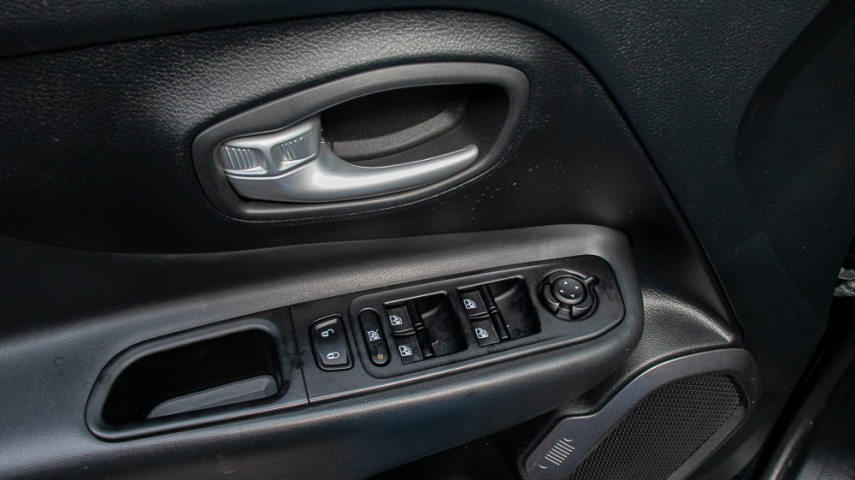 JEEP RENEGADE 1.3 T270 TURBO FLEX LONGITUDE AT6 19