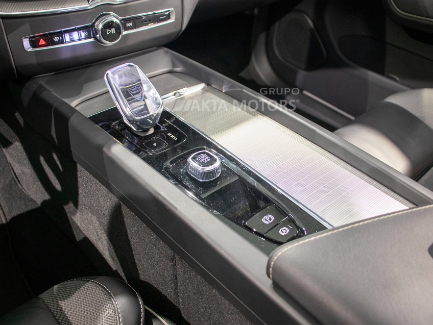 volvo xc60 2.0 t8 recharge polestar engineered awd geartronic hibrido 4p automatico 2024
