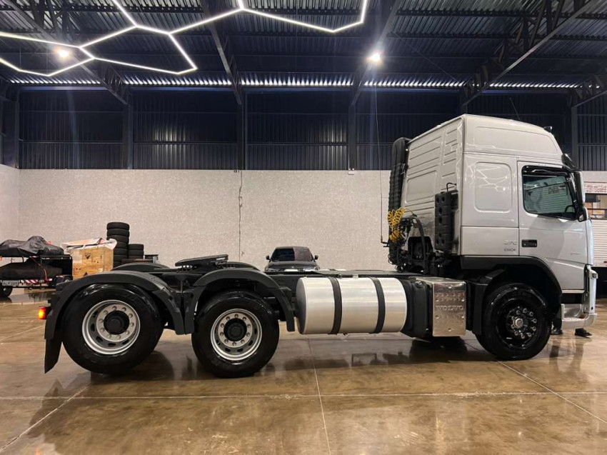 volvo fm 370 6x2 teto alto - 2013/2013