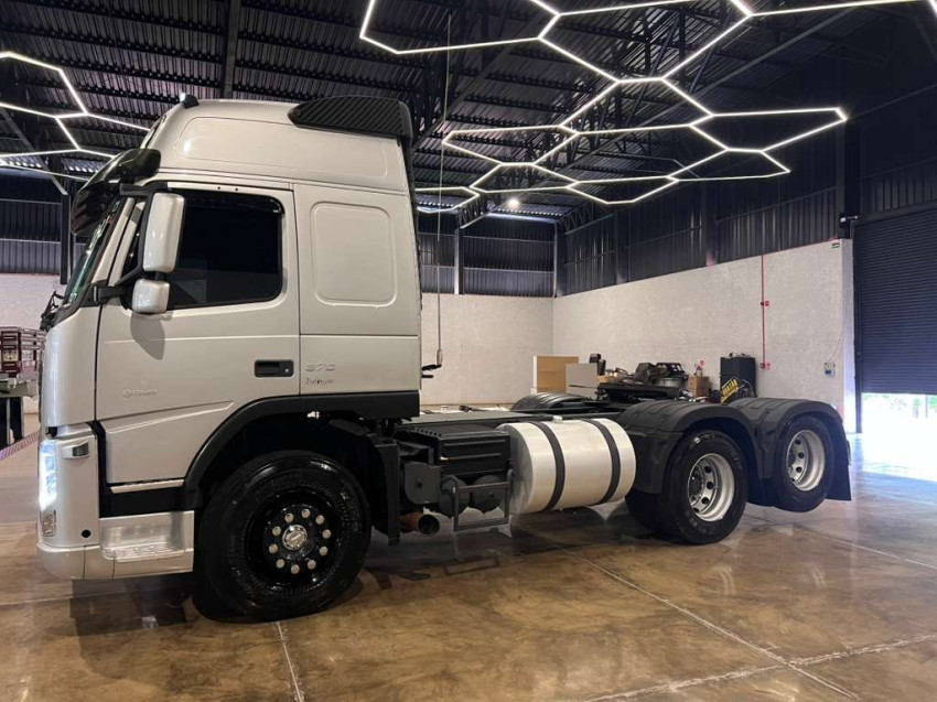 volvo fm 370 6x2 teto alto - 2013/20134