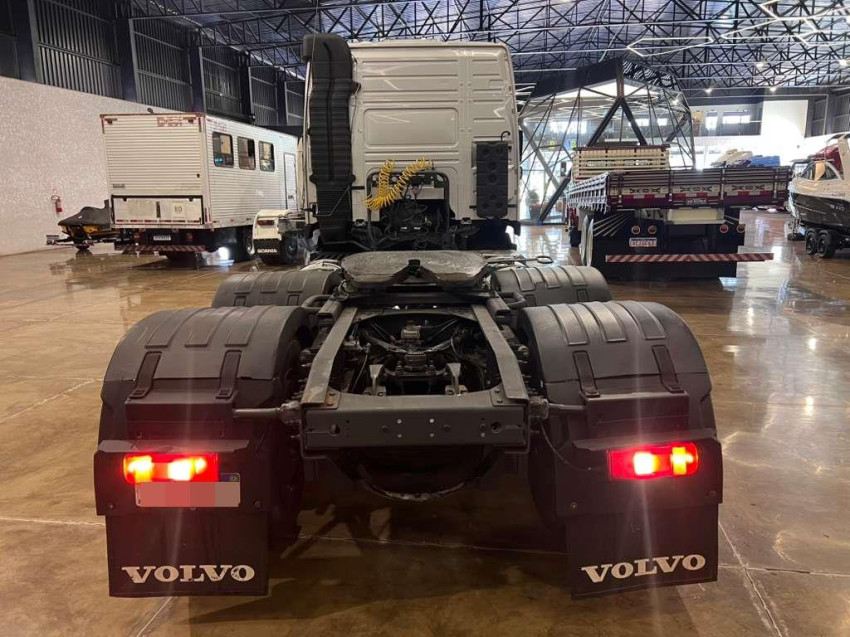 volvo fm 370 6x2 teto alto - 2013/20136