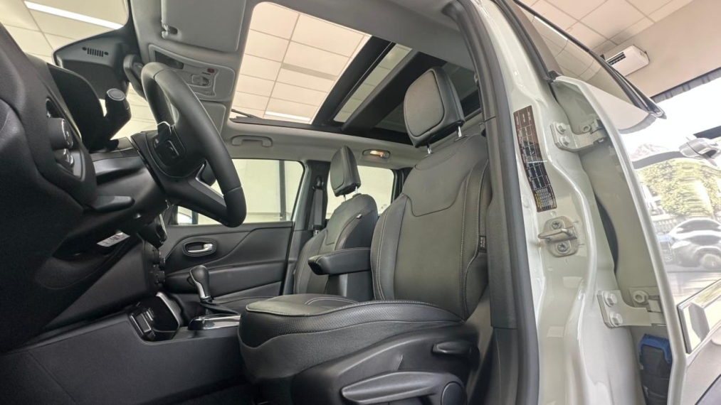 renegade 1.3 t270 turbo flex sahara at615