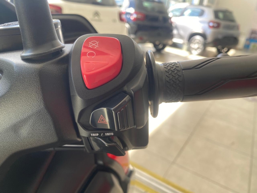 yamaha xmax abs 250cc vermelha 2024 - 16.180km revisada13