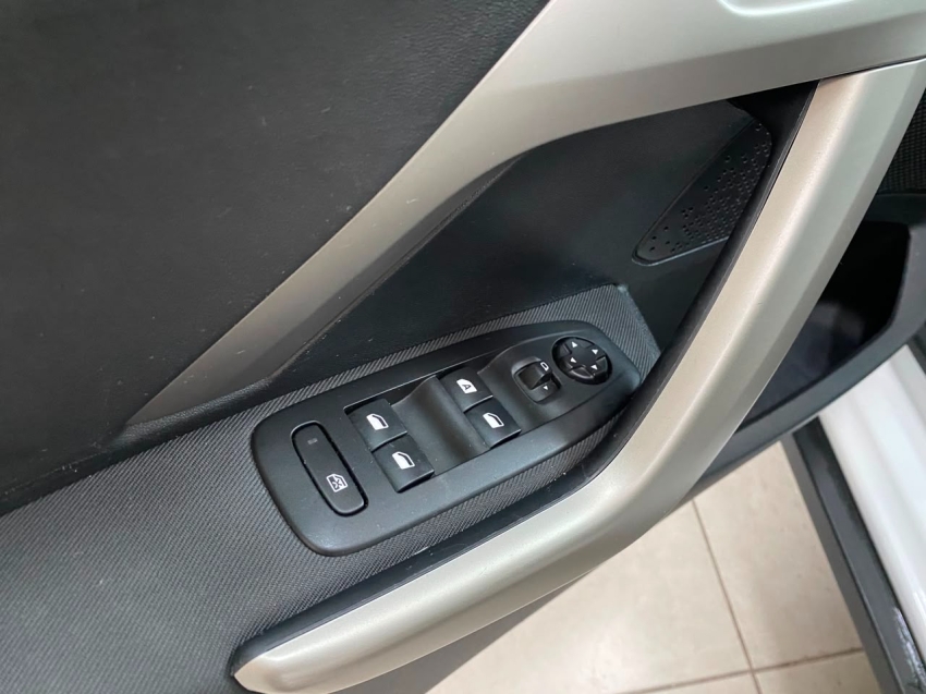 peugeot 2008 allure pack 1.6 automatico 2022 | apenas 56 mil km11