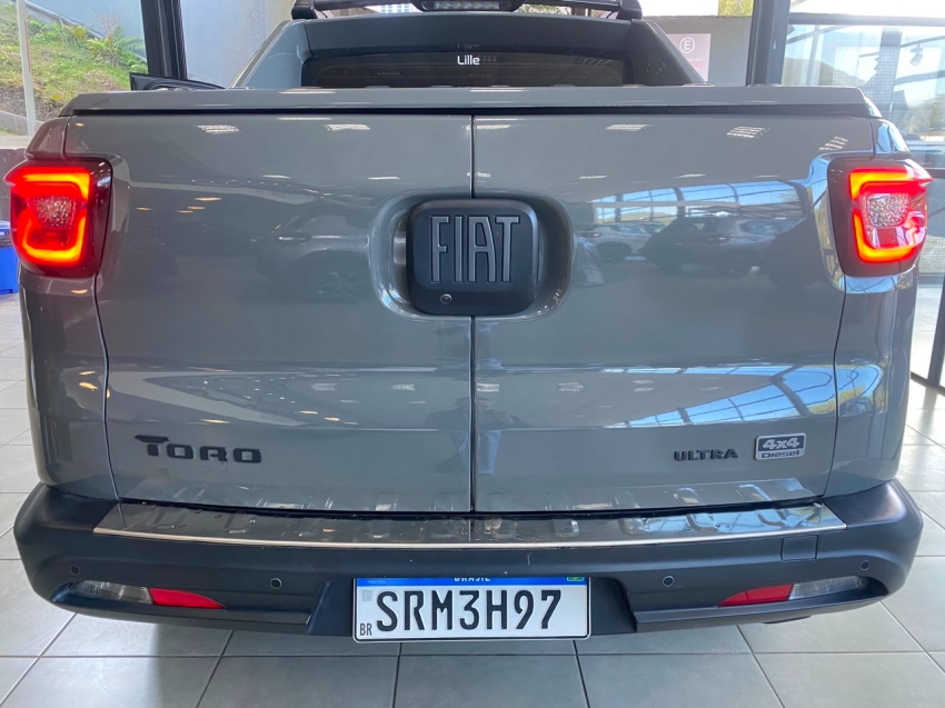 fiat toro ultra 2.0 turbo diesel at9 4x4 2024 | topo de linha capota rigida apenas 56 mil km4