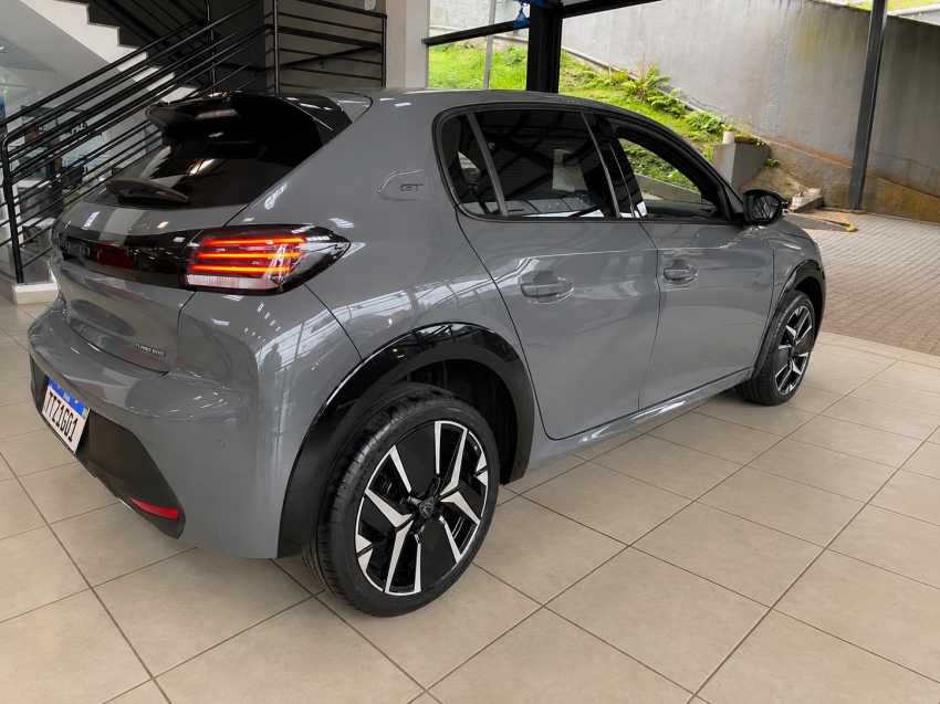 peugeot 208 gt t200 turbo | 2025 apenas 3.700 km praticamente zero3