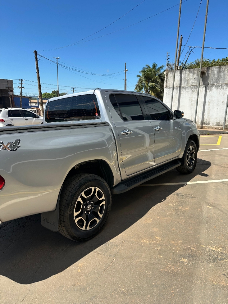 toyota hilux 2.8 d-4d turbo diesel cd srx 4x4 automatico 5p 20212