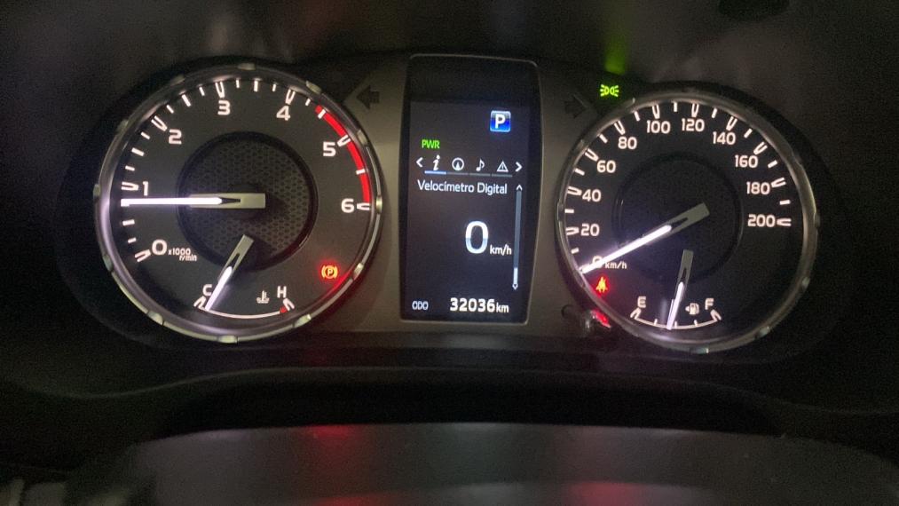 toyota hilux 2.8 d-4d turbo diesel cd srv 4x4 automatico 5p 2024