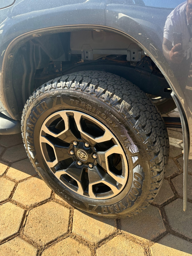 toyota hilux 2.8 d-4d turbo diesel cd srx 4x4 automatico 4p 20227