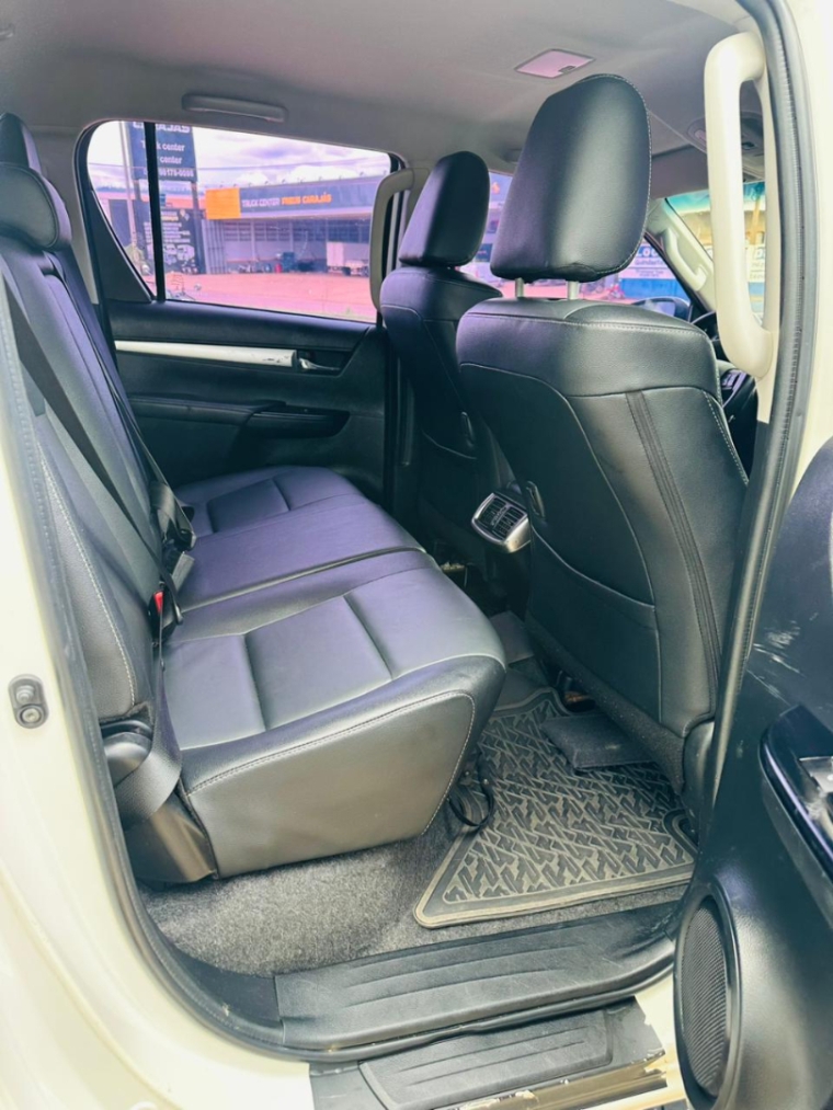 toyota hilux 2.8 d-4d turbo diesel cd srv 4x4 automatico 4p 20223