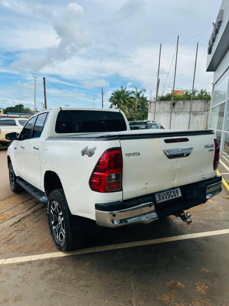 toyota hilux 2.8 d-4d turbo diesel cd srv 4x4 automatico 4p 20221