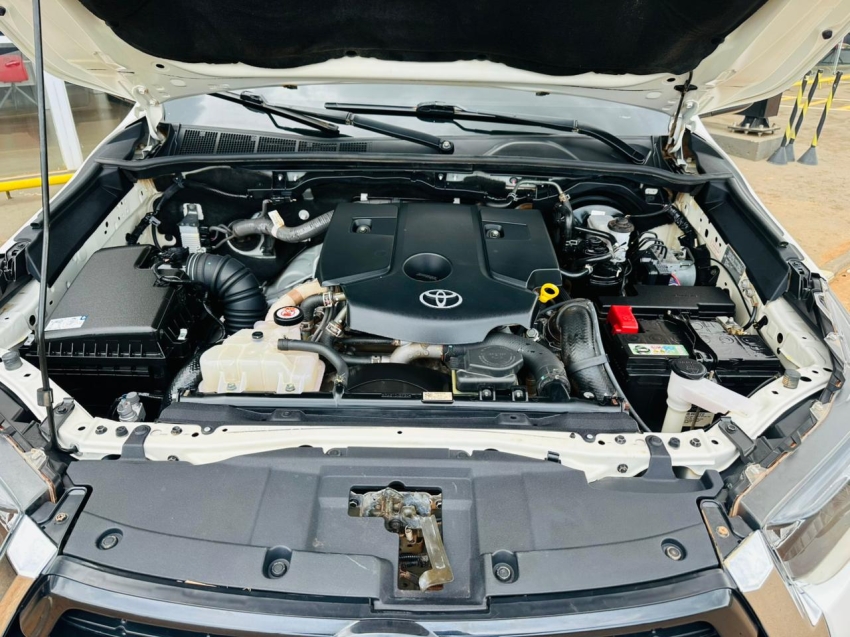 toyota hilux 2.8 d-4d turbo diesel cd srv 4x4 automatico 4p 20224