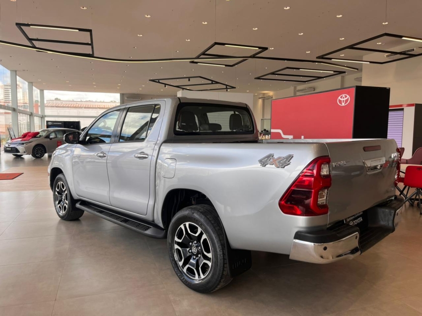 toyota hilux 2.8 d-4d turbo diesel cd srv 4x4 automatico 2.0 4p 20258