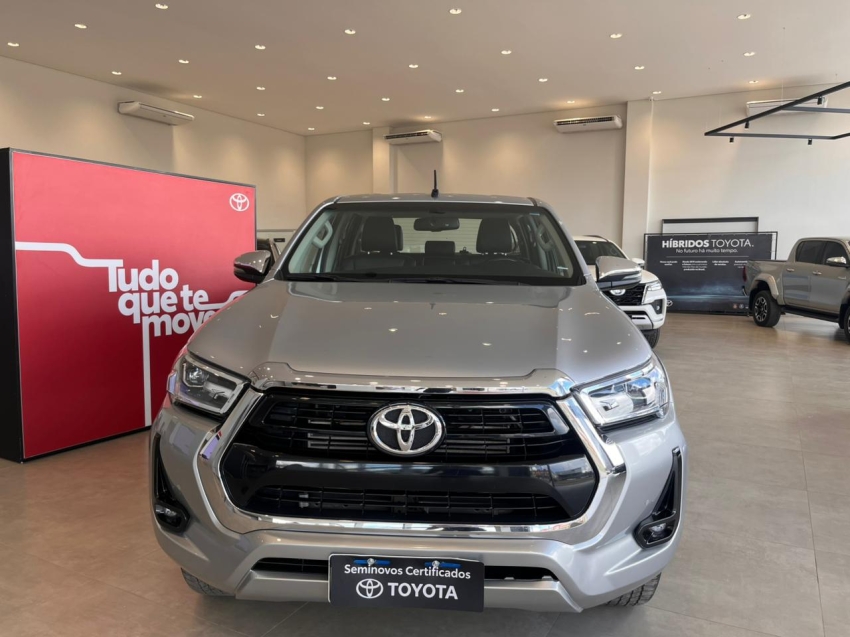 toyota hilux 2.8 d-4d turbo diesel cd srv 4x4 automatico 2.0 4p 20251