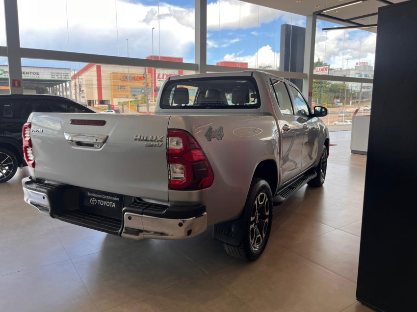 toyota hilux 2.8 d-4d turbo diesel cd srv 4x4 automatico 2.0 4p 20254
