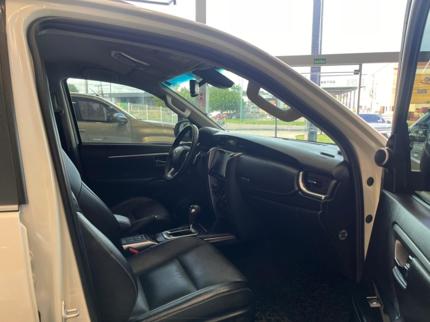 toyota hilux sw4 2.8 d-4d turbo diesel srx 4x4 automatico 4p 202113