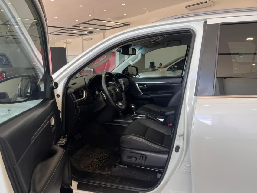 toyota hilux sw4 2.8 d-4d turbo diesel srx 4x4 automatico 4p 20214