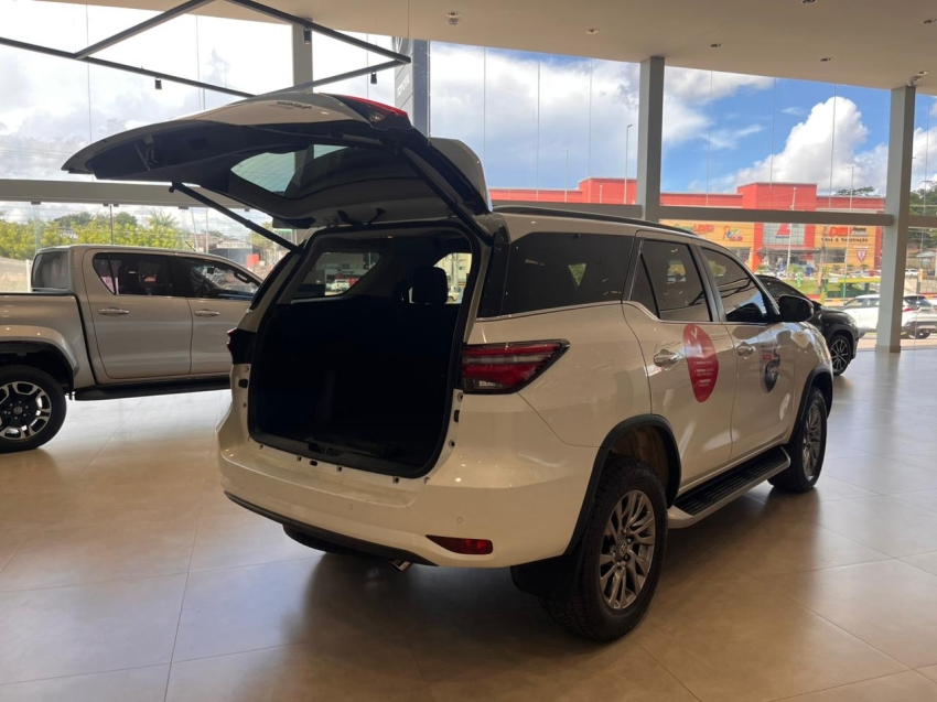 toyota hilux sw4 2.8 d-4d turbo diesel srx 4x4 automatico 4p 20213