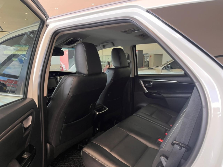 toyota hilux sw4 2.8 d-4d turbo diesel srx 4x4 automatico 4p 20217