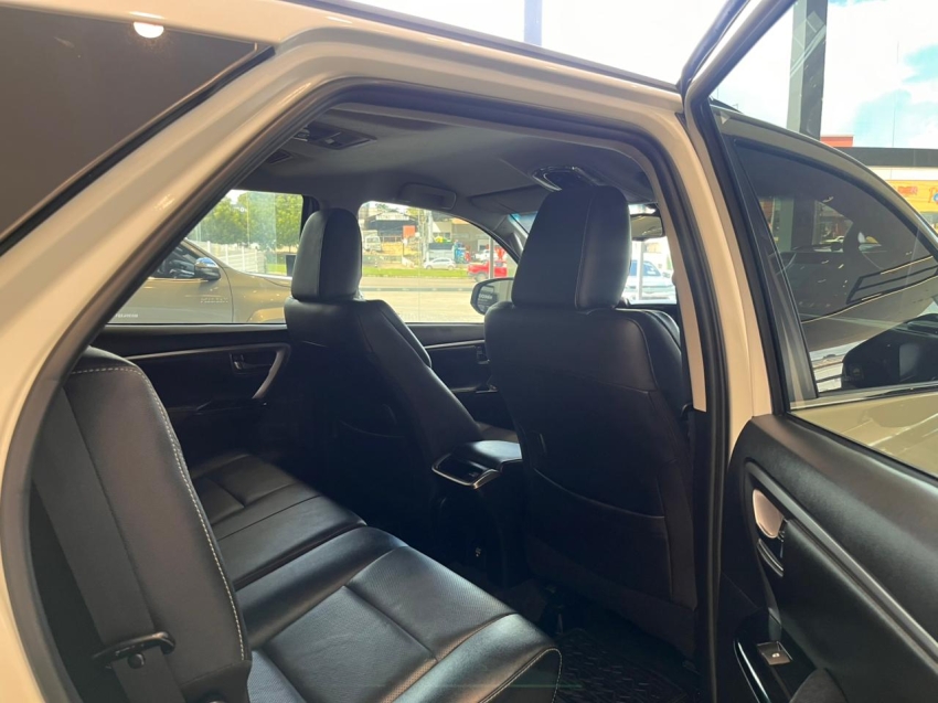 toyota hilux sw4 2.8 d-4d turbo diesel srx 4x4 automatico 4p 202112