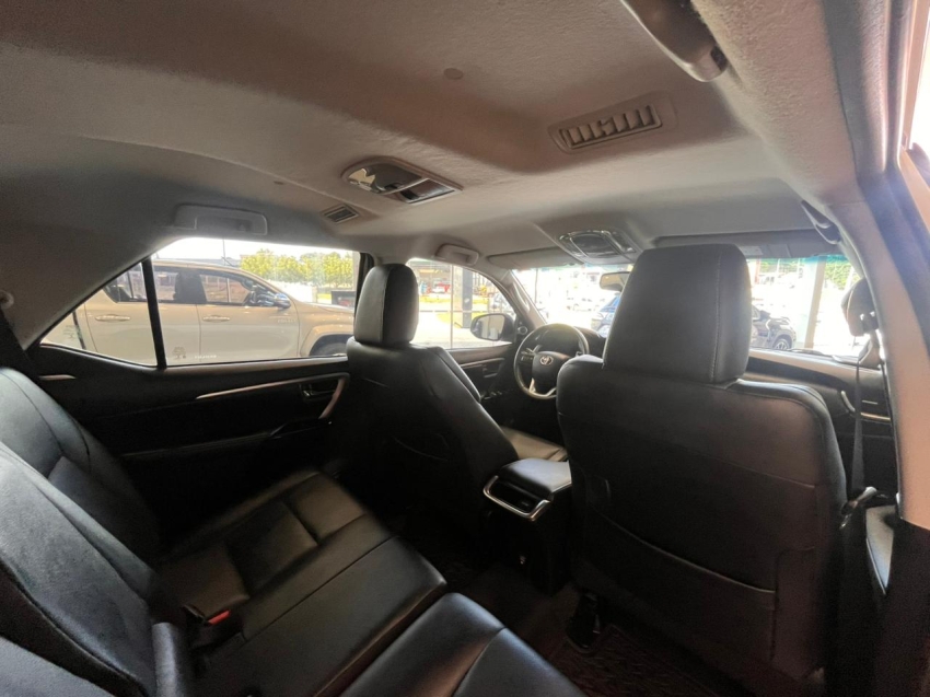 toyota hilux sw4 2.8 d-4d turbo diesel srx 4x4 automatico 4p 20215